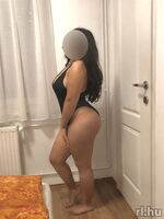 Barbi
  Hunya
  19 Alter